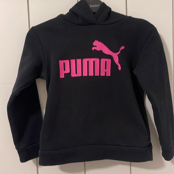 Puma Girl’s Hoodie - XS (5/6). Black hoodie with hot pink logo. - Picture 2 of 6